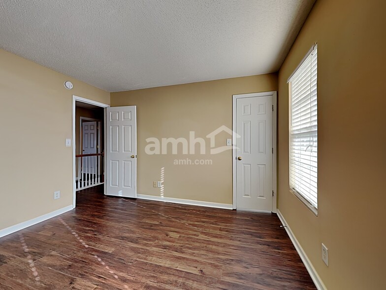 Building Photo - 539 Rockbridge Dr