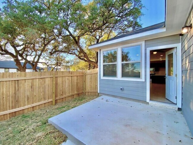 Building Photo - 2309 Pecan Island Dr