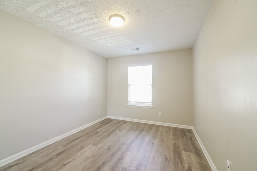 Building Photo - 128 Oak Grove Pl