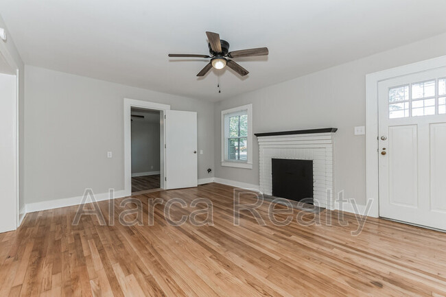 Building Photo - 1027 Briarhill Rd