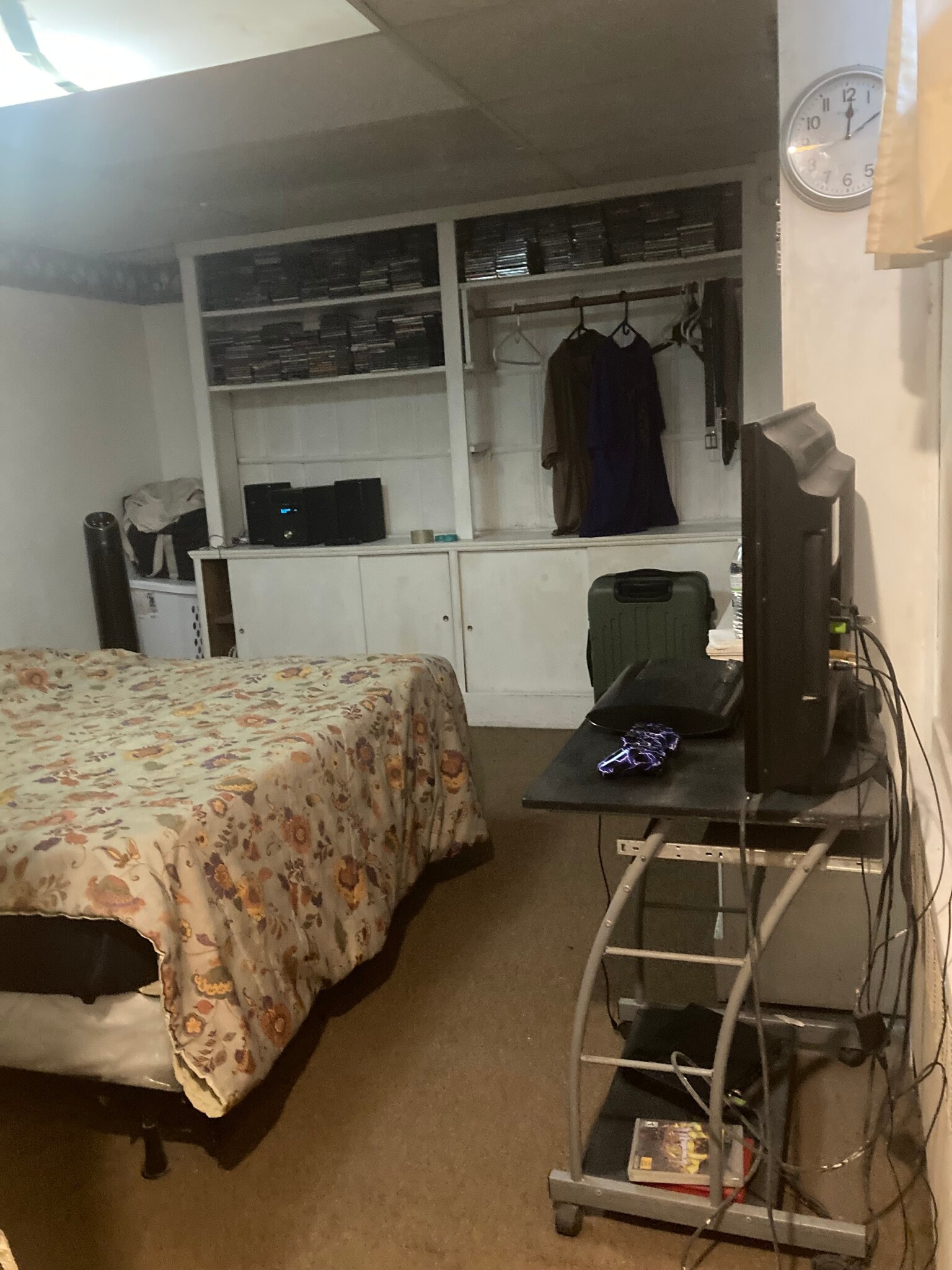 Pvte Bdrm fits twin to full size bed - 764 Lenore Ln