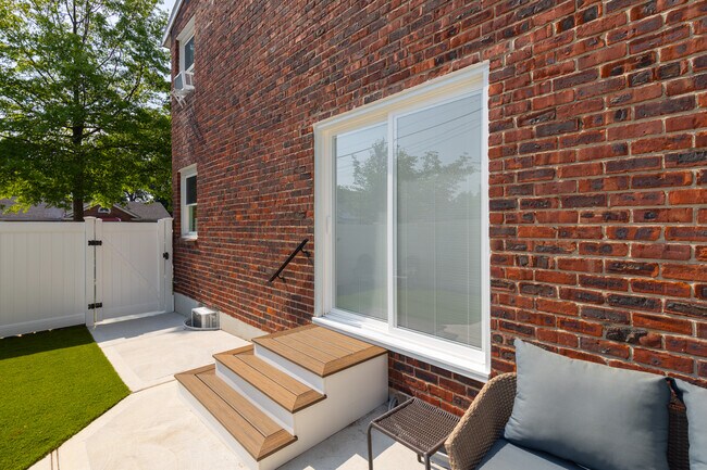 Building Photo - 165 Byrne Ave