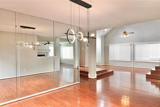 Building Photo - 3114 Hollow Creek Ct