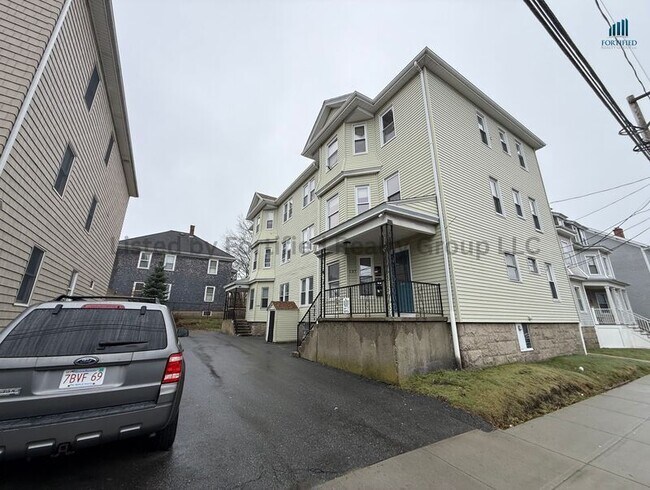 Building Photo - 139 Oliver St