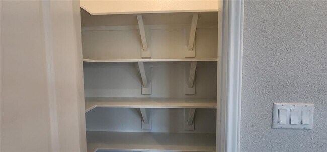 Building Photo - 425 Mira Mesa Dr
