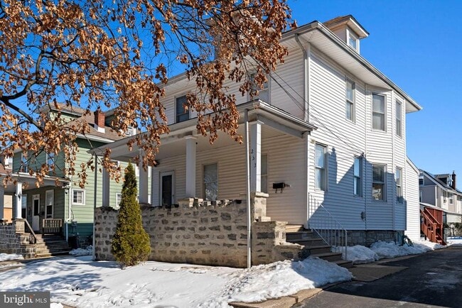 Building Photo - 233 Melrose Ave