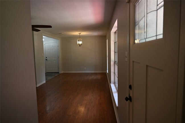 Building Photo - 212 Summit Dr