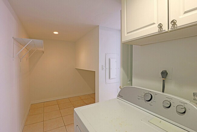 Building Photo - Parkwoods 12341-2