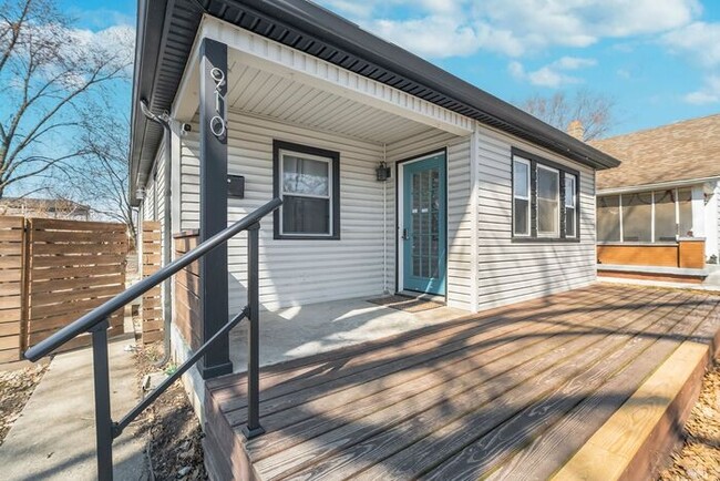 Building Photo - Charming 3-Bedroom Bungalow with Updated K...