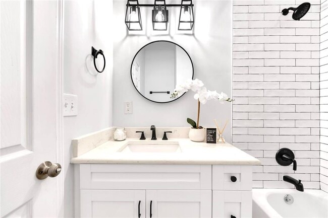 Building Photo - 56 Holly Rd NW