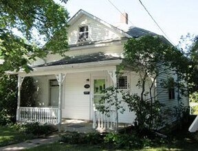 Building Photo - COMING SOON- Charming 2 Bedroom Home with River Access and Big Backyard