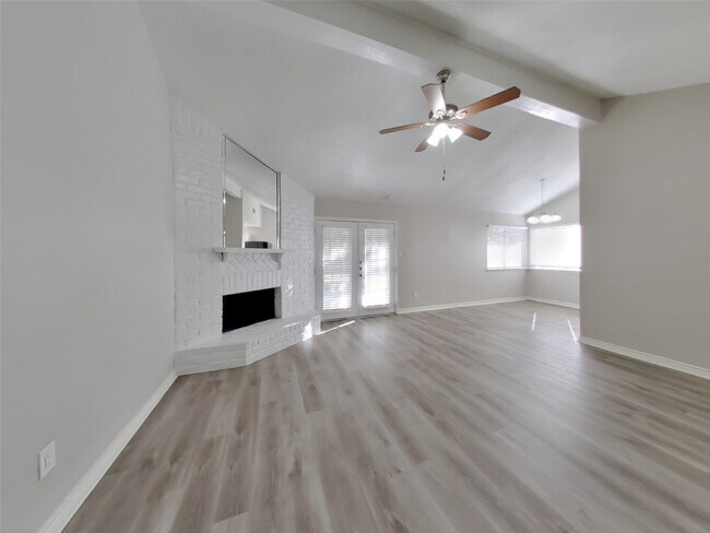 Building Photo - 2214 Townhall Ln