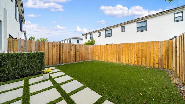 Building Photo - 11851 SW 246 Terrace