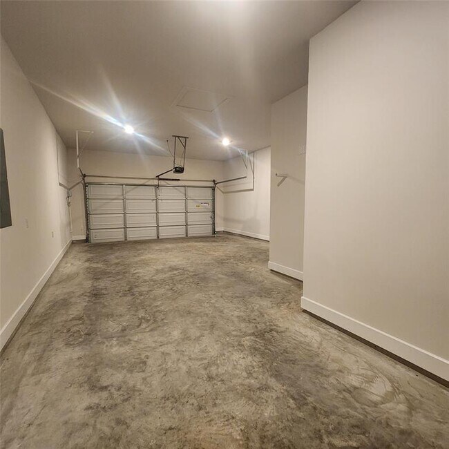 Building Photo - 17507 Tulip Mdw Rd
