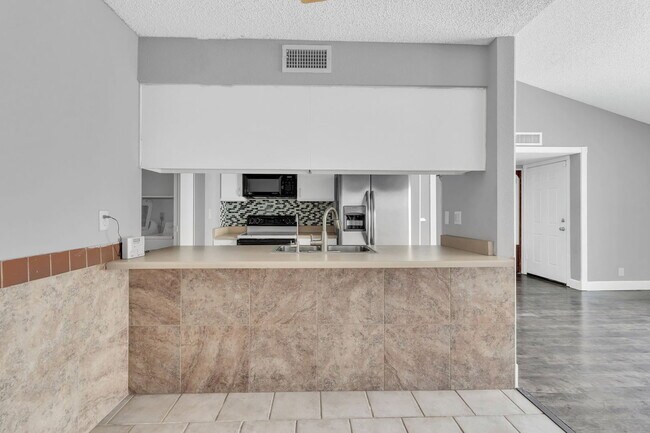 Building Photo - 8022 N 32nd Dr