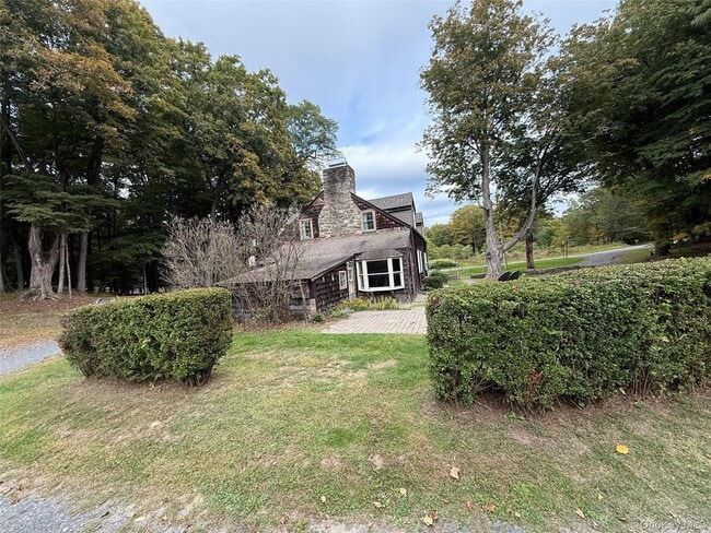Building Photo - 241 White Bridge Rd