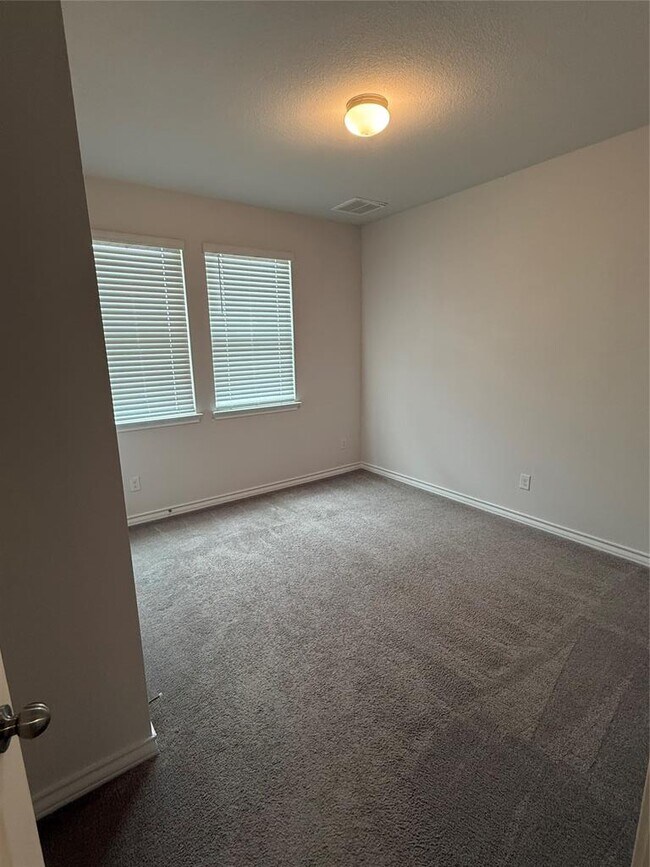 Building Photo - 156 Limonite Ln