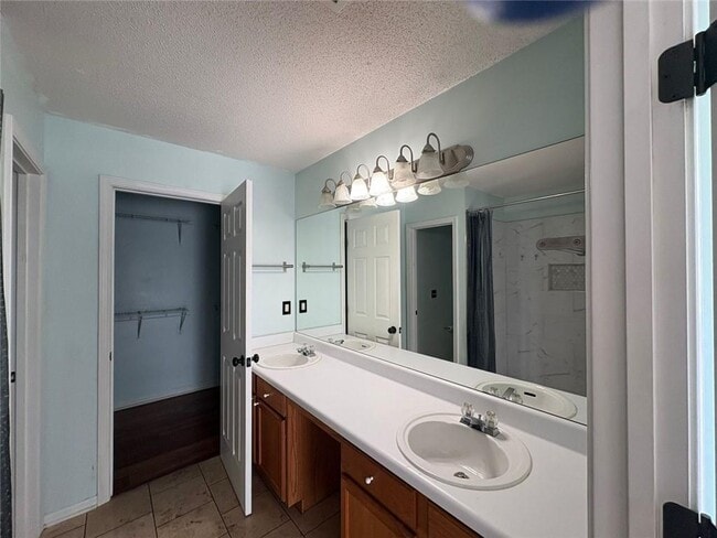 Building Photo - 1607 Heyford Cir