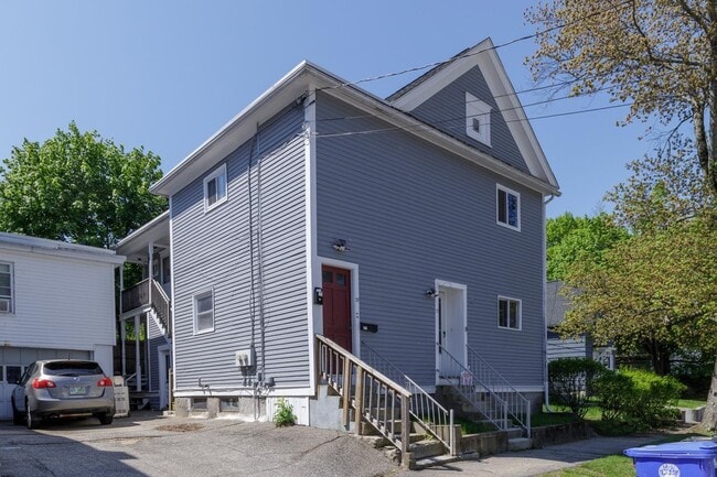 Building Photo - 37 Mead St