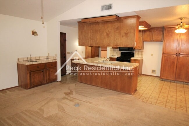 Building Photo - Wonderful Orangevale 4bd/2ba Home with 2 Car Garage!