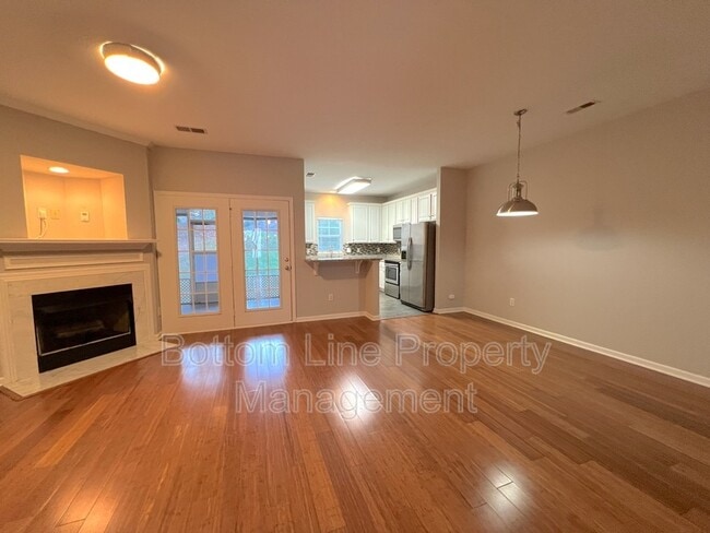 Building Photo - 10814 Princeton Village Dr