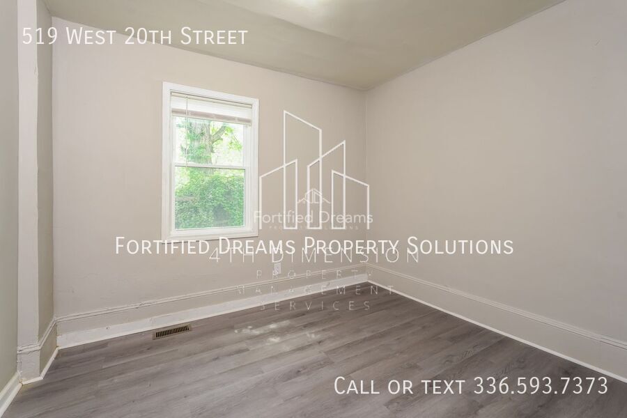 Building Photo - 519 W 20th St