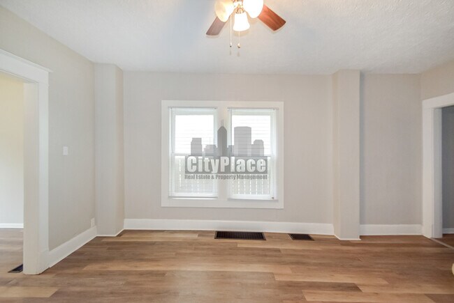 Building Photo - 2862 Highland Pl