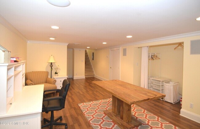 Building Photo - 11 Osee Pl