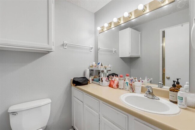 Building Photo - 3115 Helms St