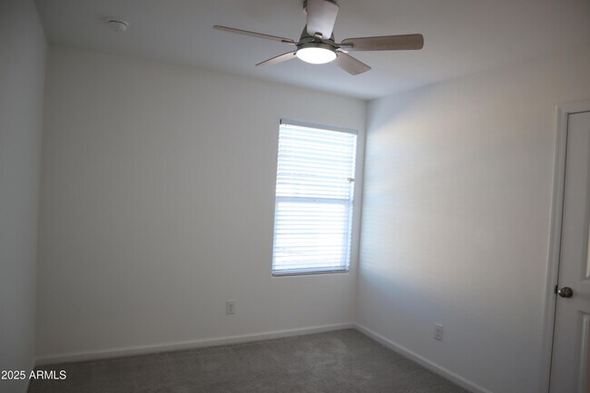 Building Photo - 1267 W Flowstone Trl