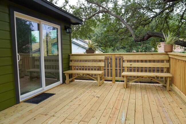 Deck - 5204 Summer Dr