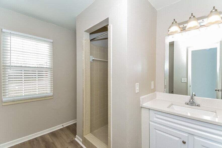 Building Photo - 3336 Country Ridge Dr