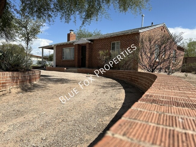 Building Photo - 1448 E Waverly St