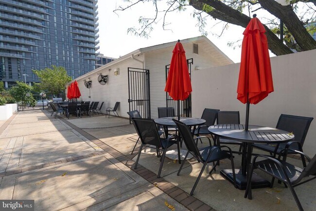 Building Photo - 1530 Key Blvd