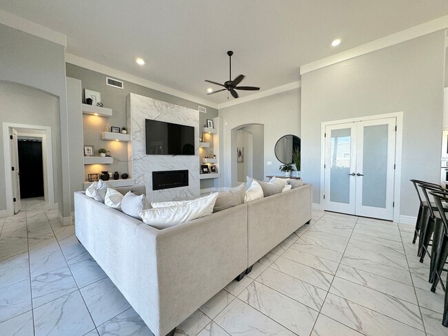 Building Photo - 14701 Tierra Mirage Ave