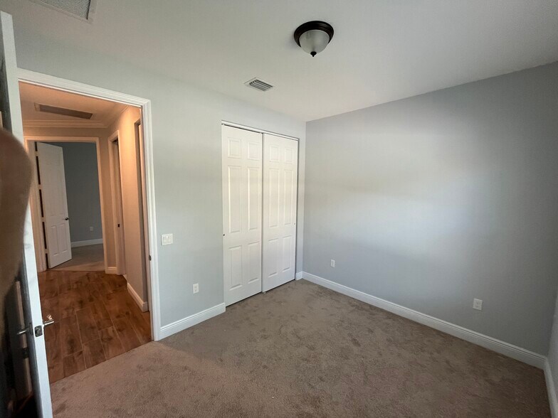 Building Photo - 2900 65th Dr