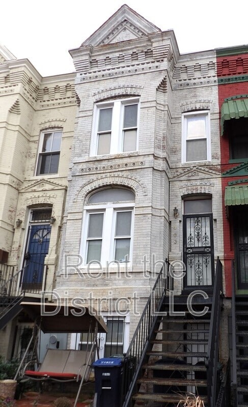 Building Photo - 403 M St NE