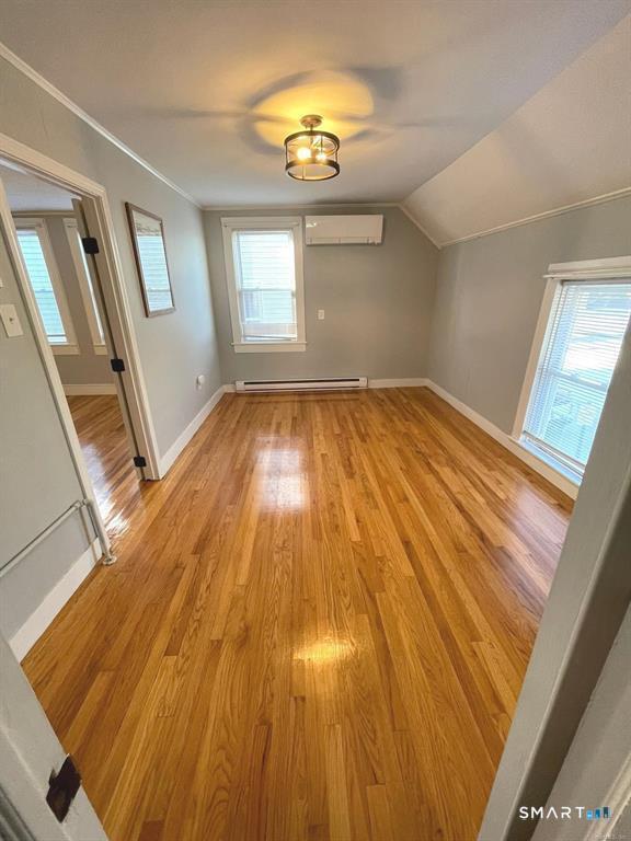 Building Photo - 194 School St