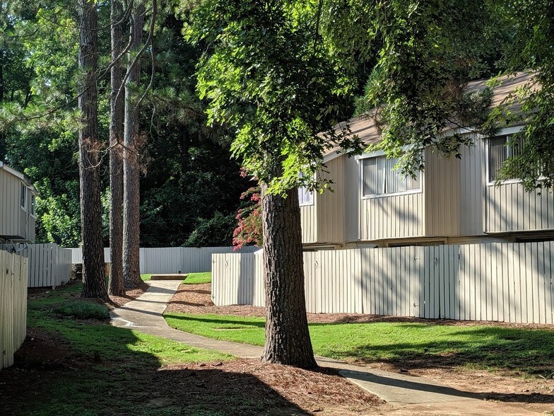 Building Photo - Clarkston Townhomes