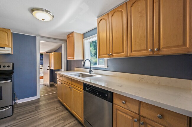 Building Photo - 1310 Alki Ave SW