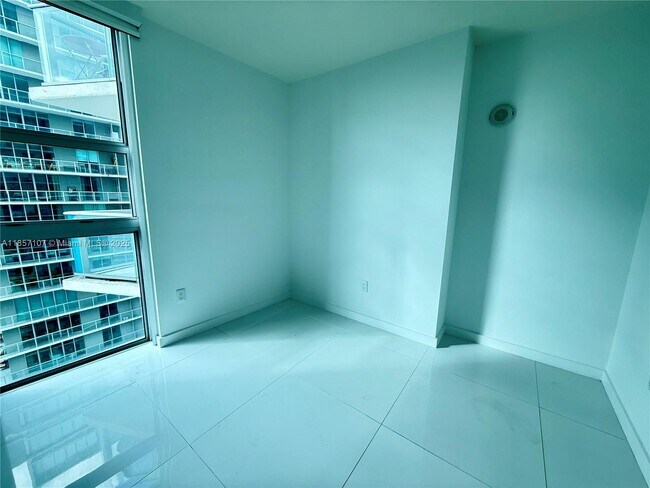 Building Photo - 1100S S Miami Ave