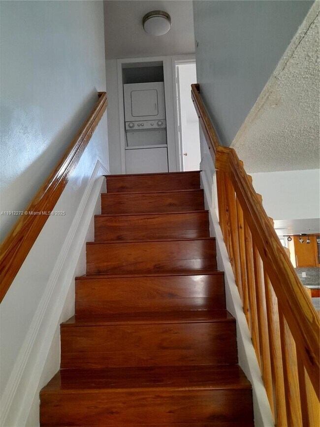 Building Photo - 551 NW 82nd Ave