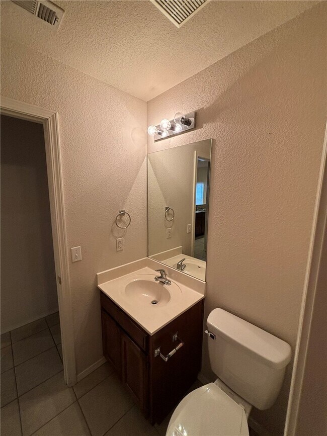 Building Photo - 3107 SW Amberwood Ave