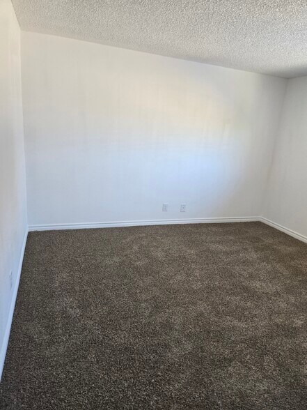 Building Photo - 2701 Kline Cir