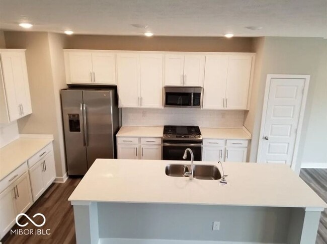Building Photo - 305 Fairfax Way
