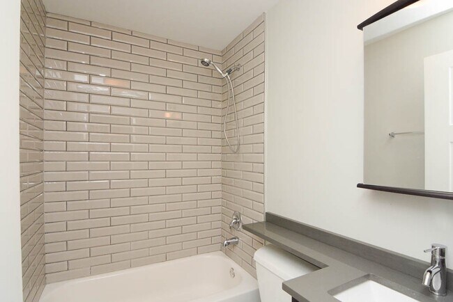 Building Photo - 701 Elm Pl