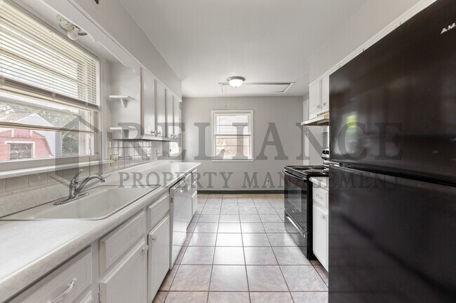 Building Photo - 1515 E Jump St