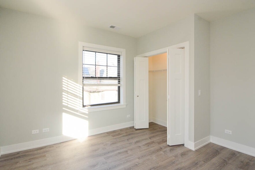 Building Photo - 1152 Maple Ave