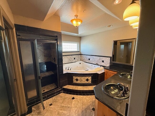 Building Photo - 2-Story Rodeo Home with Beautiful Spacious...