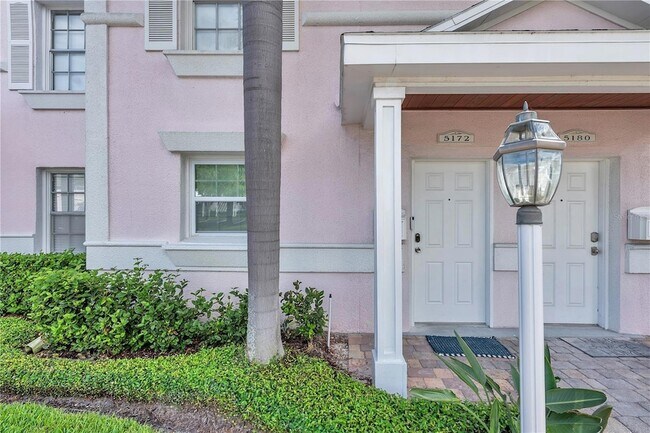 Building Photo - 5172 Coquina Key Dr SE